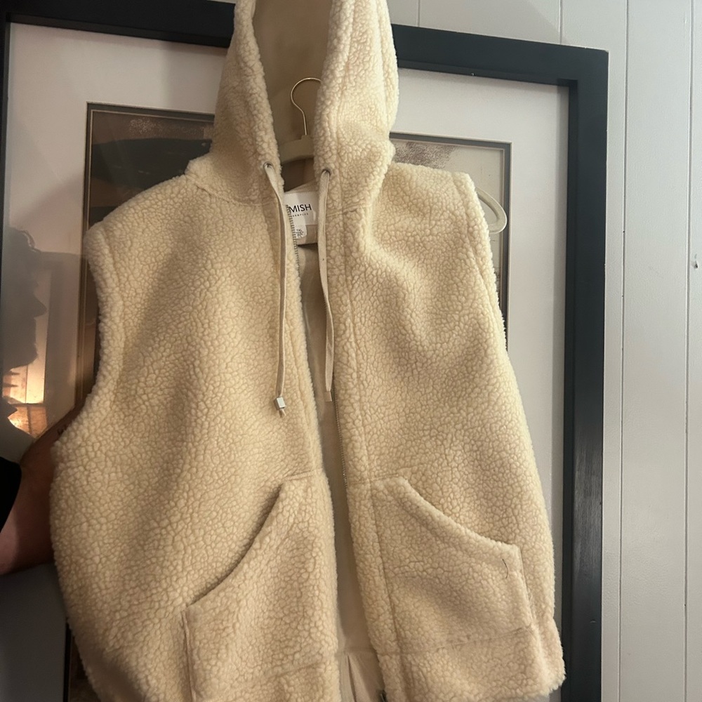 Heimish Sherpa hooded vest